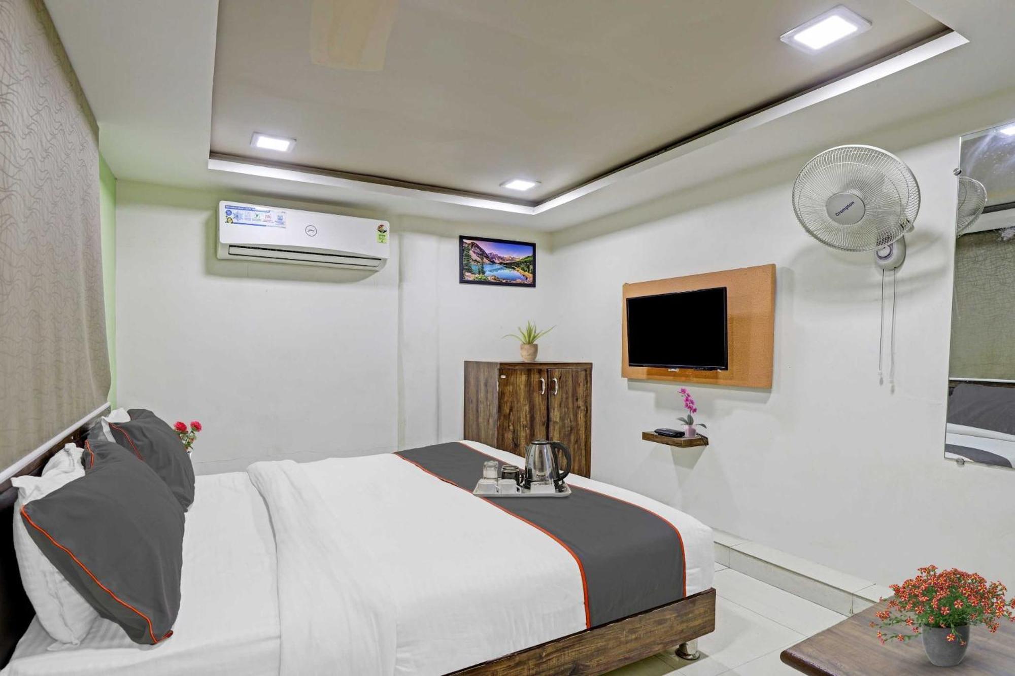 Hotel O Royal Ahmedabad Luaran gambar