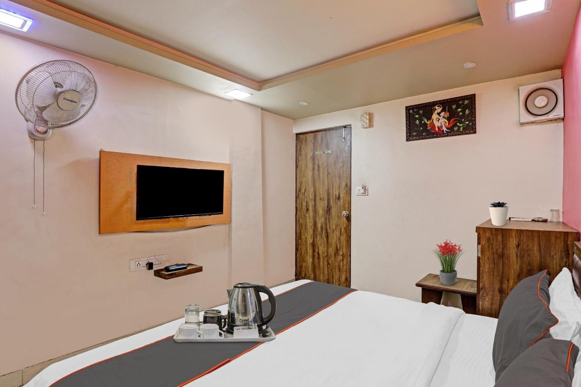 Hotel O Royal Ahmedabad Luaran gambar