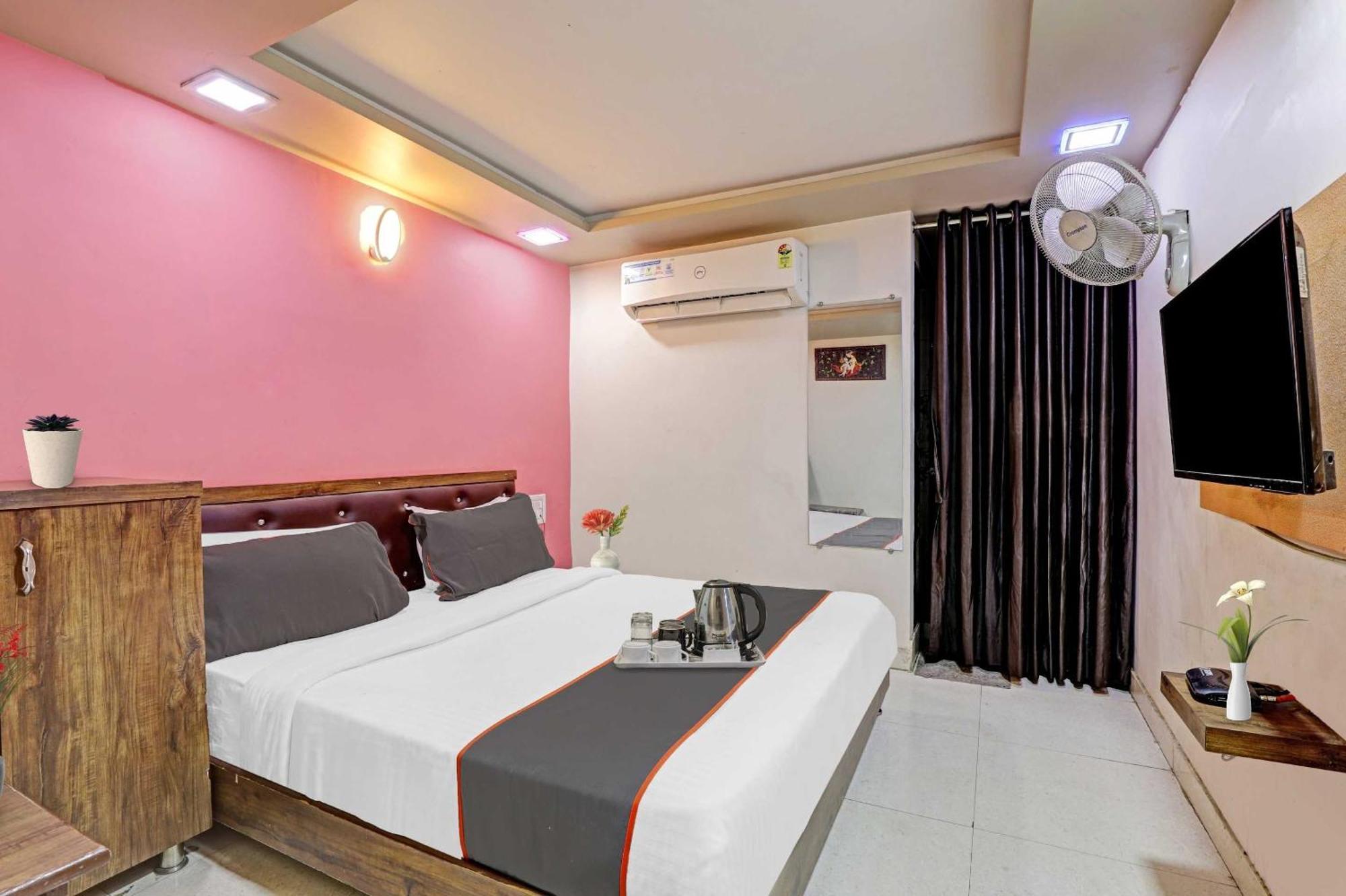 Hotel O Royal Ahmedabad Luaran gambar