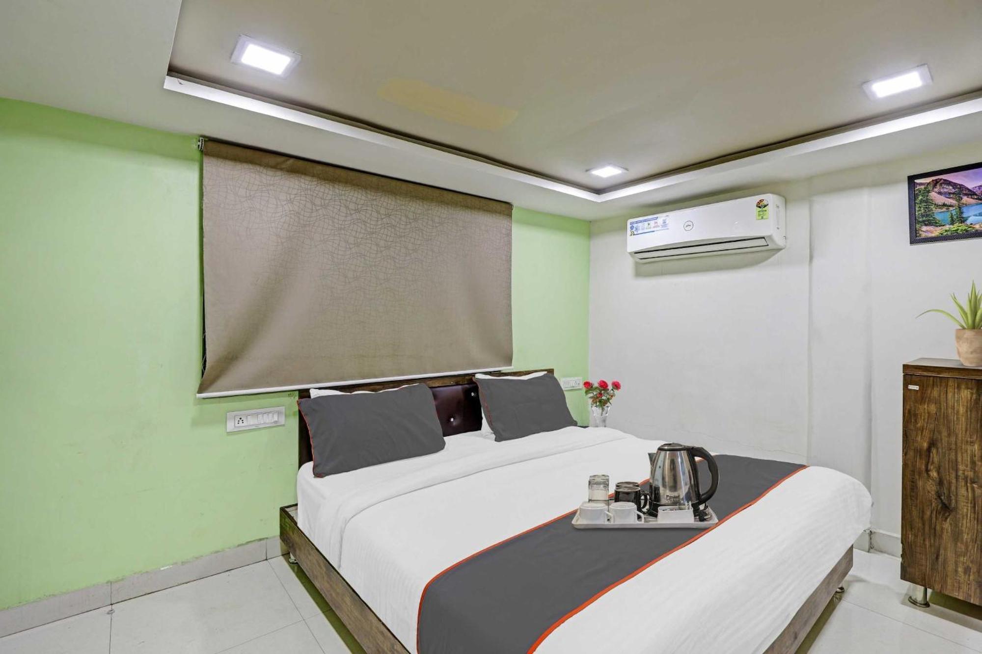 Hotel O Royal Ahmedabad Luaran gambar