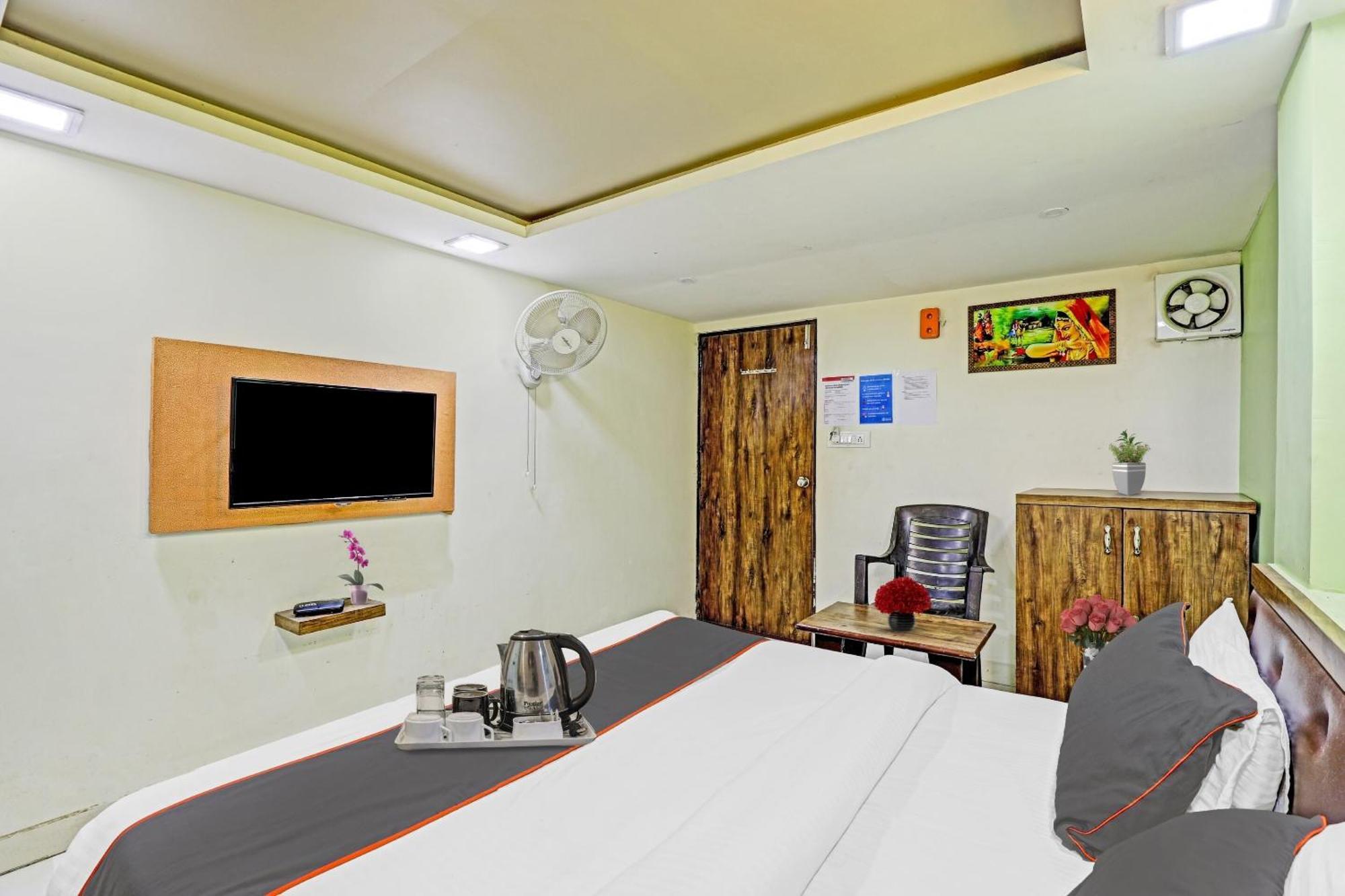 Hotel O Royal Ahmedabad Luaran gambar