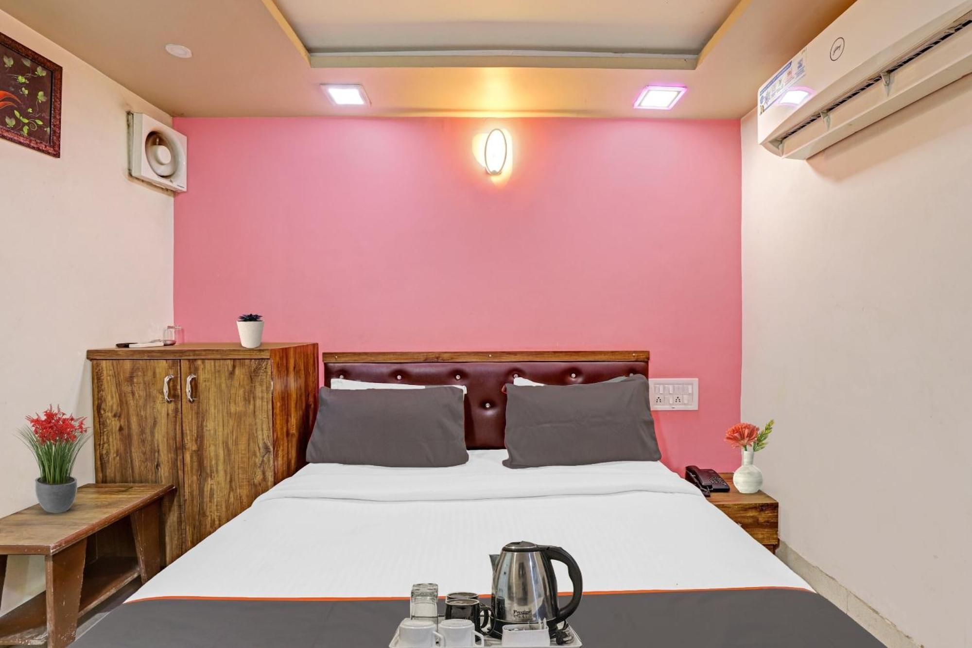 Hotel O Royal Ahmedabad Luaran gambar