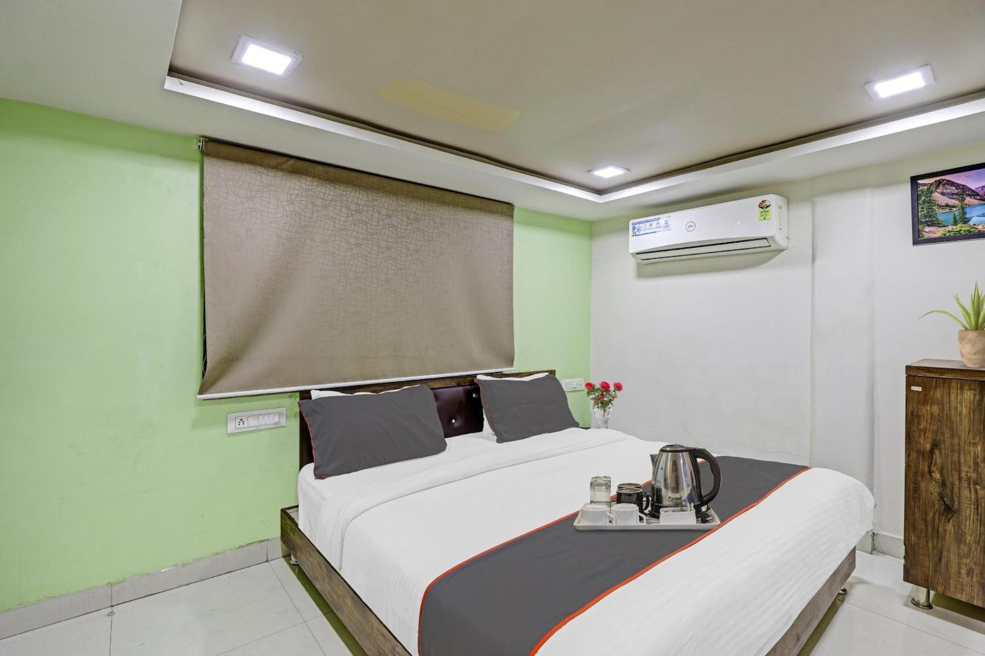Hotel O Royal Ahmedabad Luaran gambar