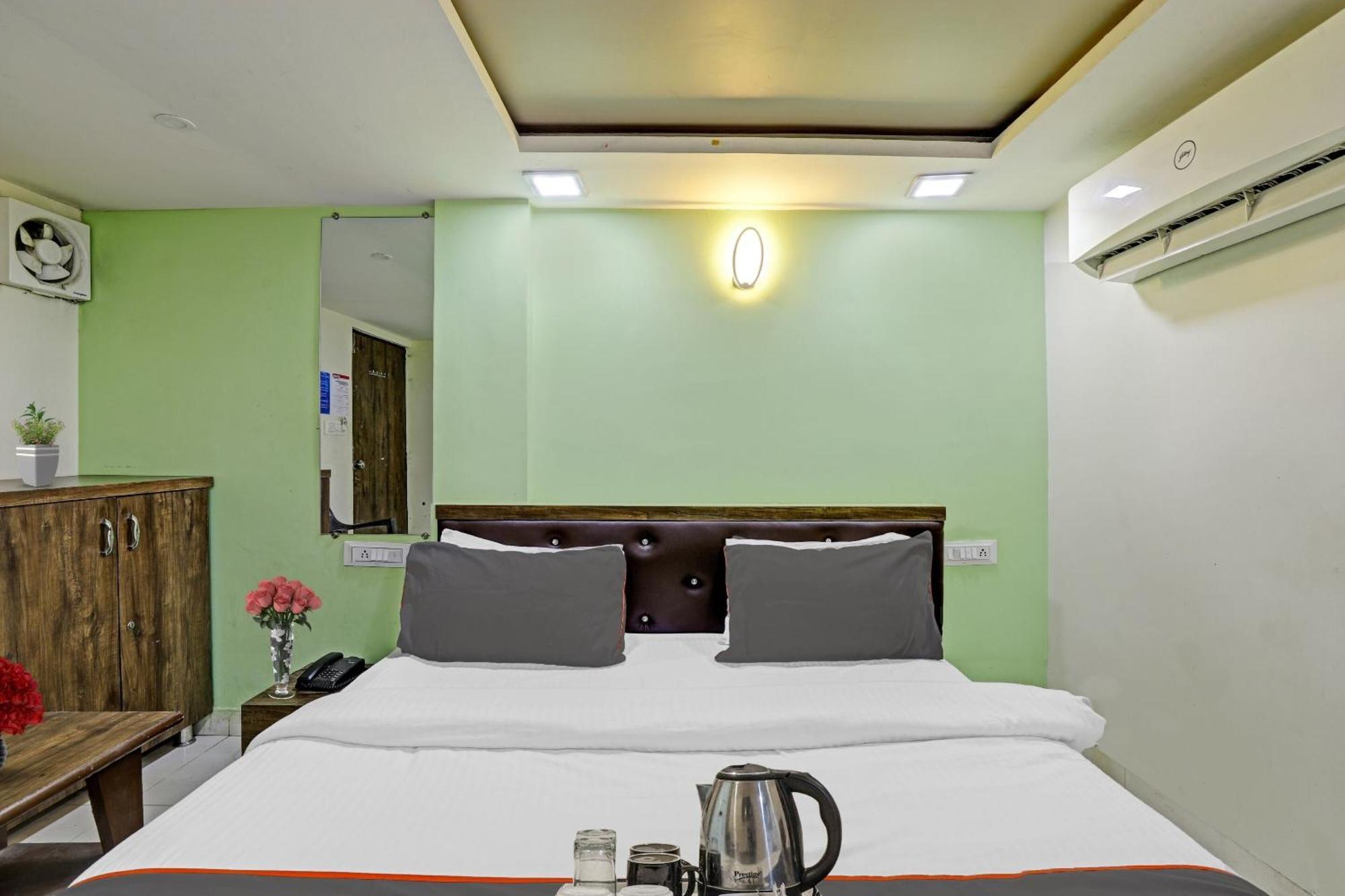 Hotel O Royal Ahmedabad Luaran gambar